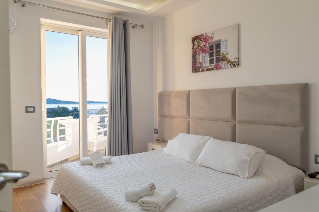 Postel nebo postele na pokoji v ubytování Hotel Myrtai - City Center