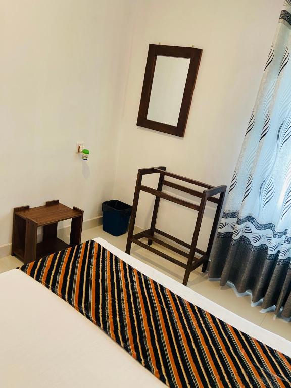 Postel nebo postele na pokoji v ubytování Millenium Lodge - Anuradhapura