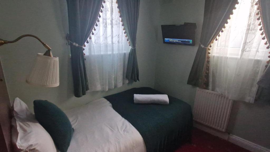 Postel nebo postele na pokoji v ubytování Lyndon Guesthouse