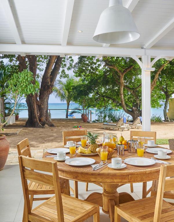 Le Beachclub - Three-Bedroom Beachfront Villa With Sea View