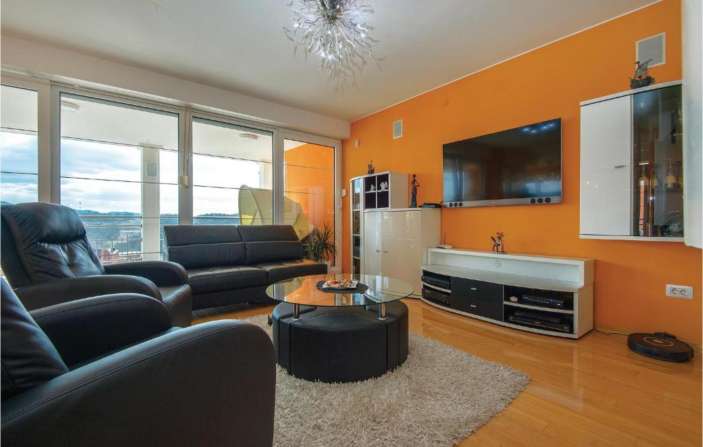 TV a/nebo společenská místnost v ubytování Cozy Home In Varazdinske Toplice