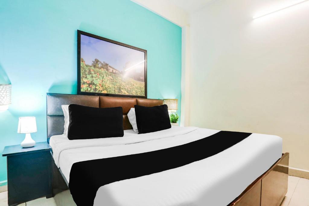Postel nebo postele na pokoji v ubytování Hotel O KD Plaza 6