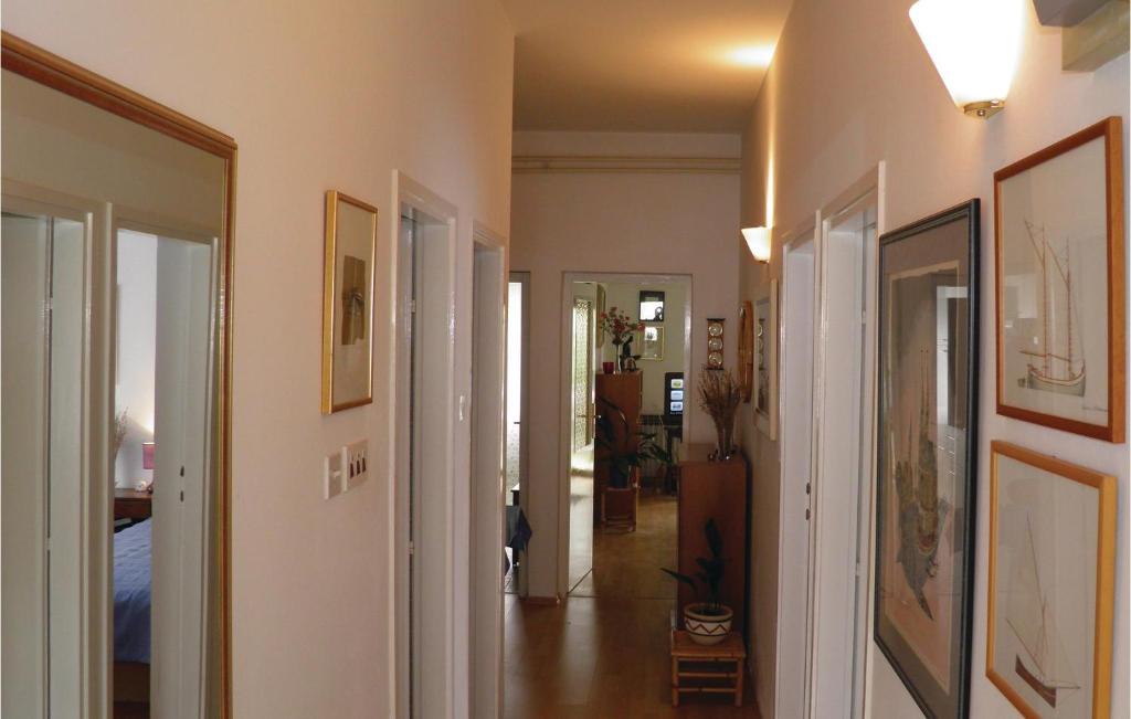 Zdjęcie z galerii obiektu 2 Bedroom Lovely Apartment In Rovinj w Rovinj