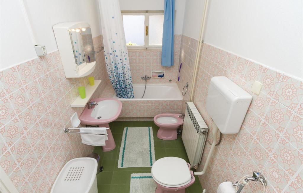 Łazienka w obiekcie 2 Bedroom Lovely Apartment In Rovinj