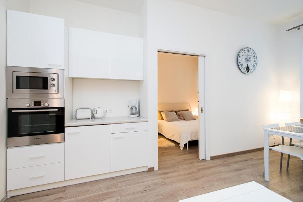 Kuchyňa alebo kuchynka v ubytovaní Snow White Apartment