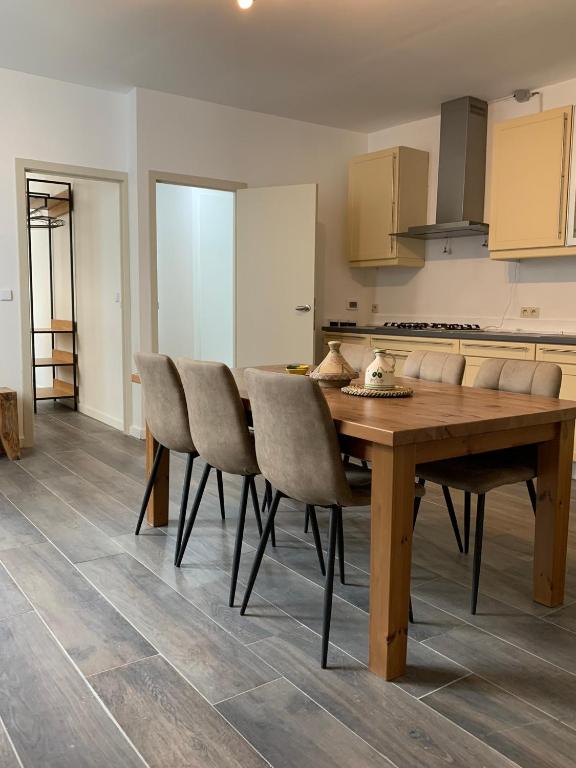 Kuchyň nebo kuchyňský kout v ubytování Guanto vakantiewoning