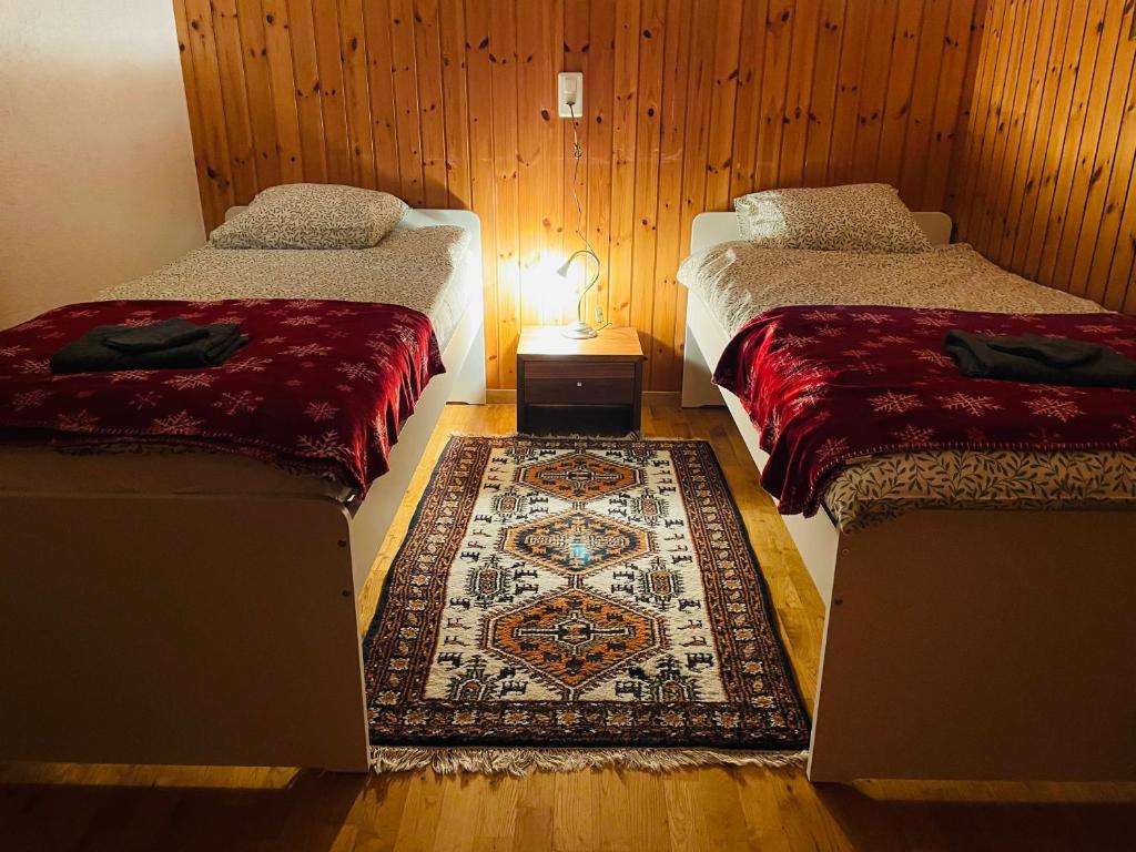 Postel nebo postele na pokoji v ubytování 5 Zimmer-Wohnung mit Garage und Sauna