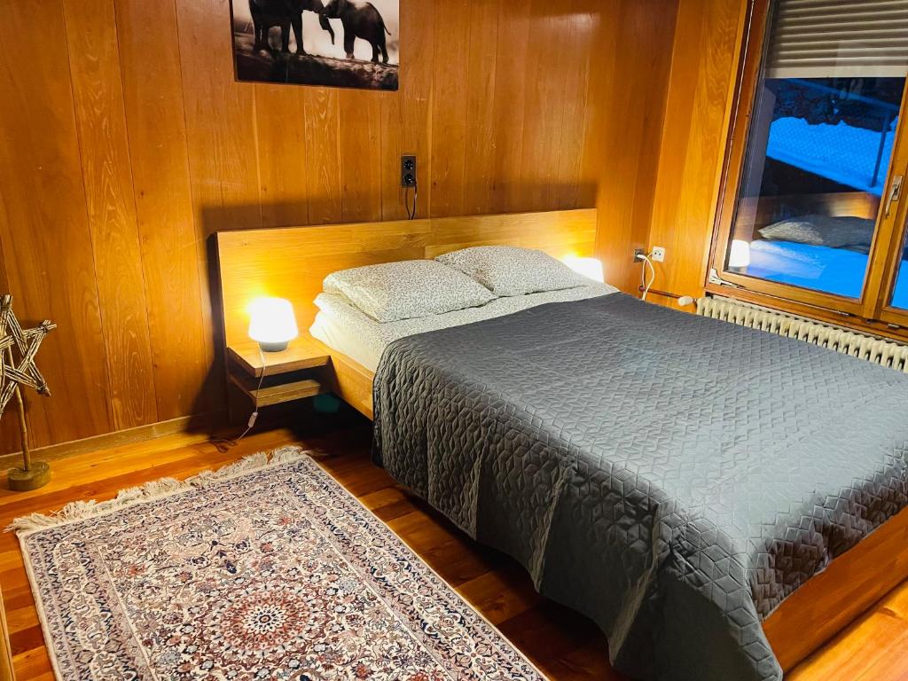Postel nebo postele na pokoji v ubytování 5 Zimmer-Wohnung mit Garage und Sauna