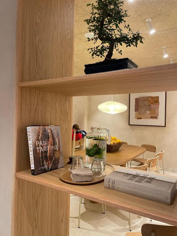 A television and/or entertainment centre at Hotel Boutique Astorga