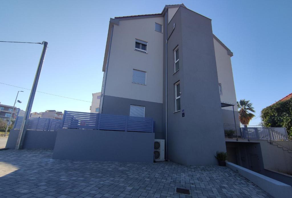 Budova, v ktorej sa apartmán nachádza