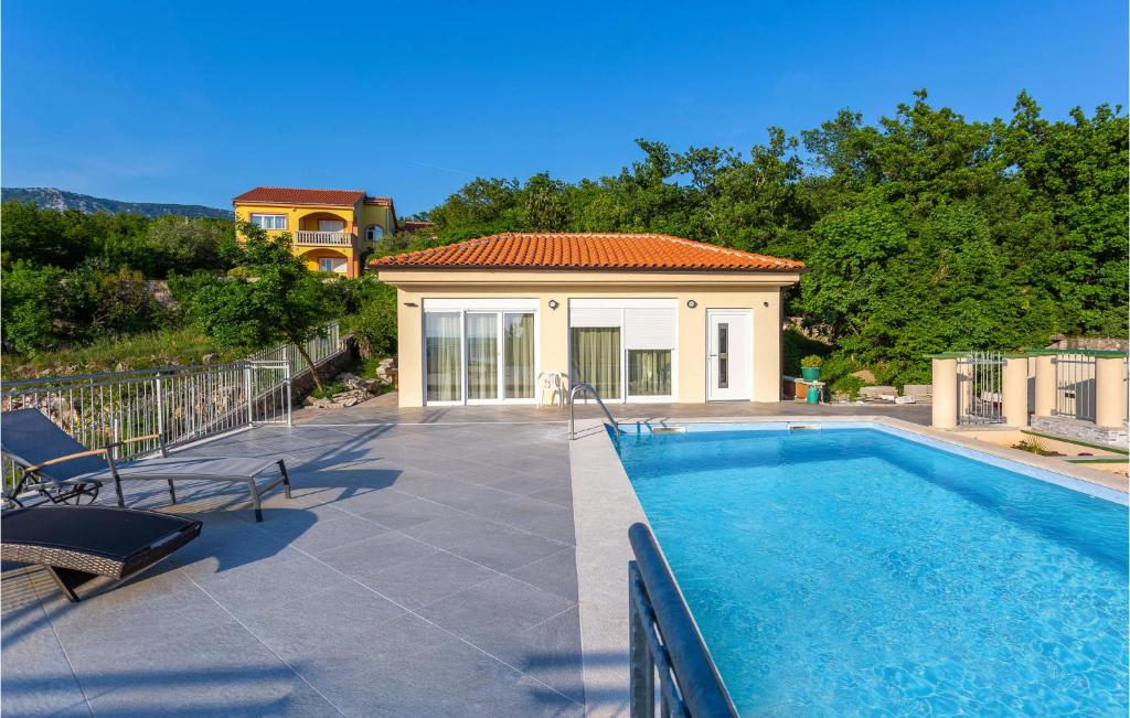 Bazén v ubytovaní Pet Friendly Home In Jadranovo alebo v jeho blízkosti