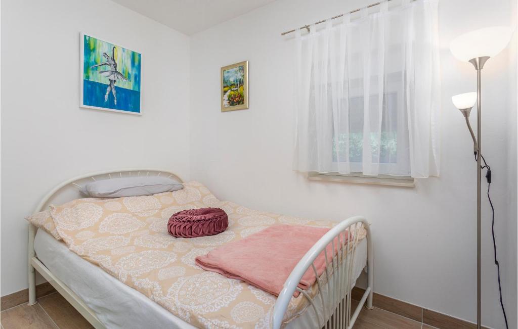 Posteľ alebo postele v izbe v ubytovaní Pet Friendly Home In Jadranovo