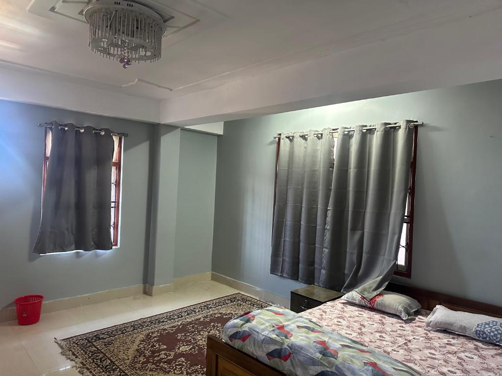 Postel nebo postele na pokoji v ubytování Karma homestay