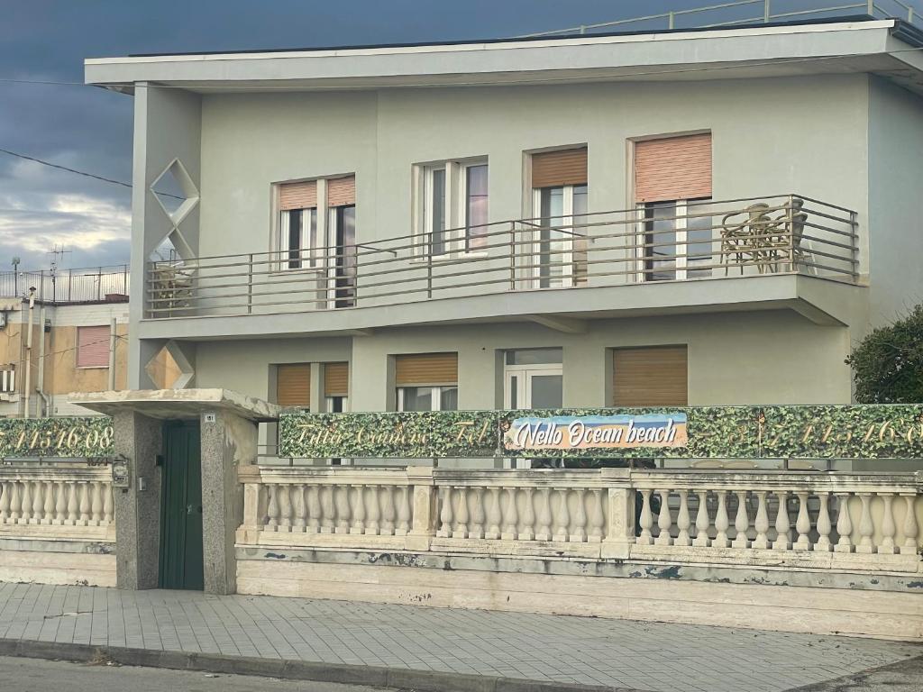 Το κτήριο όπου στεγάζεται  το ξενοδοχείο διαμερισμάτων