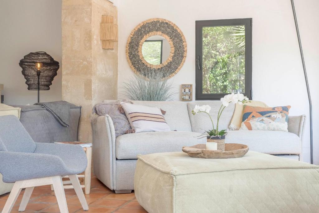 a living room with two couches and a mirror at Villa Tosalet Pomelo in Jávea