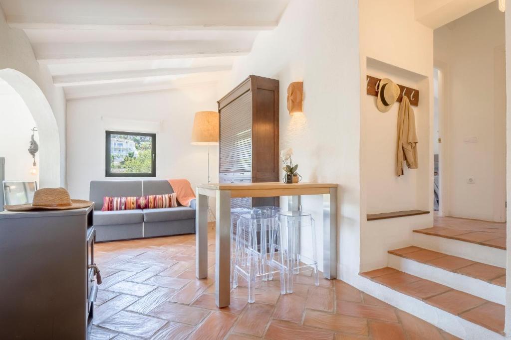 a living room with a couch and a table at Villa Tosalet Pomelo in Jávea