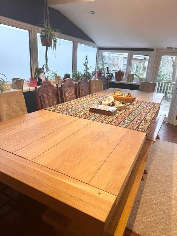 The Boho - 4 min walk to beach & town - Resim 21