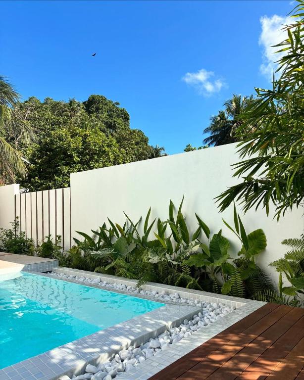 Bazén v ubytování Kinbi Private Villa - Goidhoo nebo v jeho okolí
