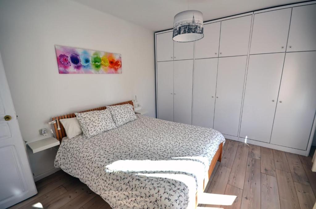 Postel nebo postele na pokoji v ubytování Sunny Apartment Central Sitges