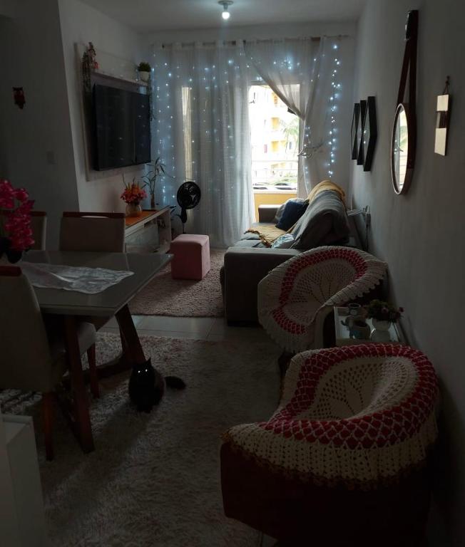 a living room with a couch and a table and chairs at Apto Br 316 , a 10 min do parque da Cop30 in Ananindeua