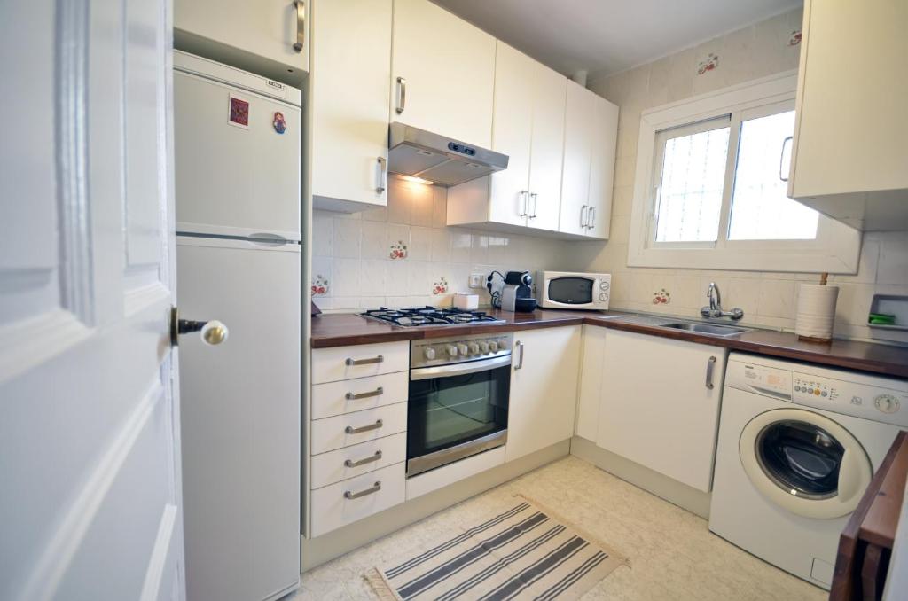Kuchyň nebo kuchyňský kout v ubytování Sunny Apartment Central Sitges