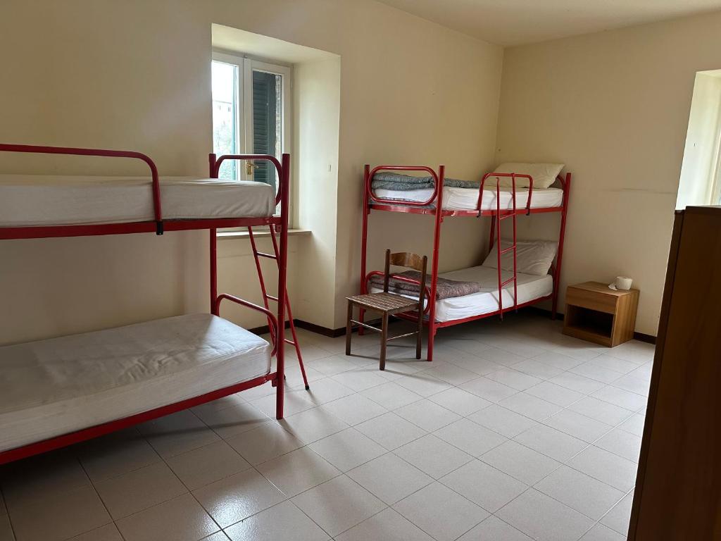 Postel nebo postele na pokoji v ubytování Hi Ostello Della Pace Assisi