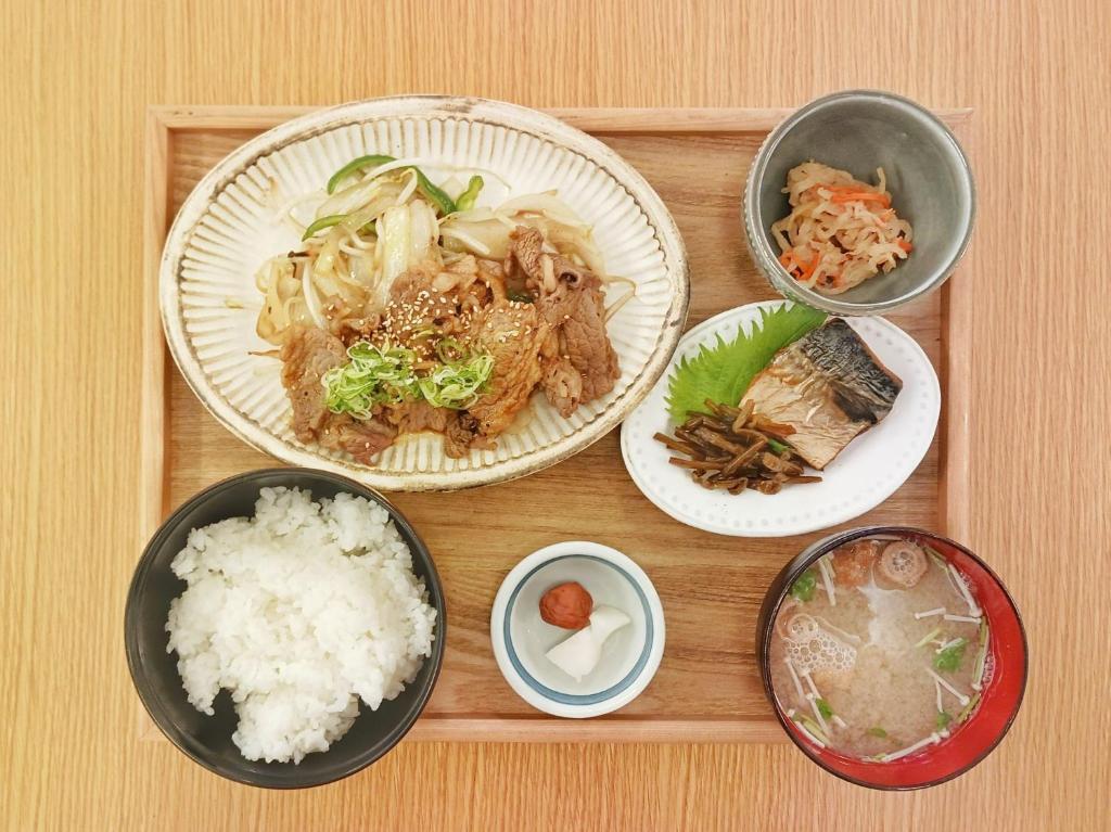 ホテルの敷地内または近くでの食事または食べ物
