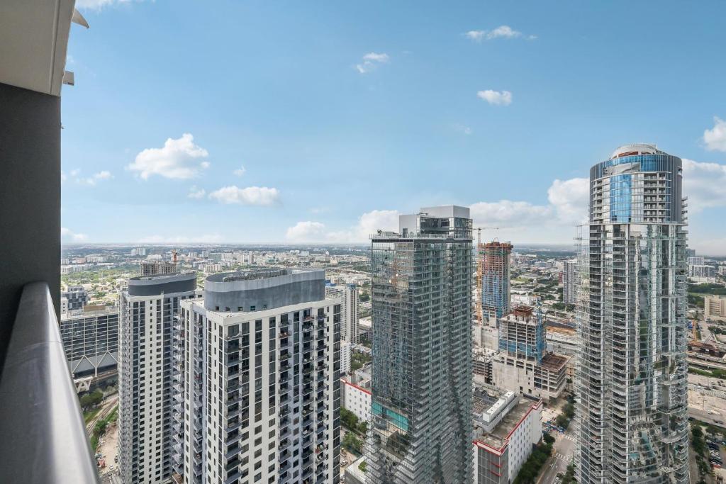 Stunning Lux 2 Bed 2 Bath with Panoramic View from Balcony photo