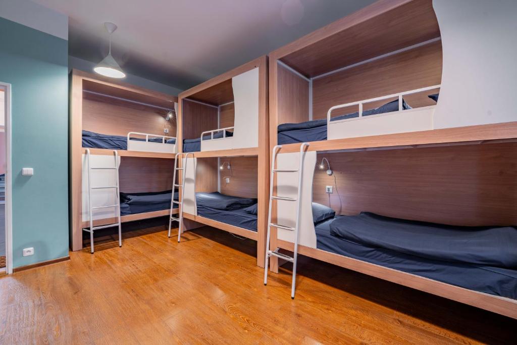 Postel nebo postele na pokoji v ubytování Stellar Female Hostel
