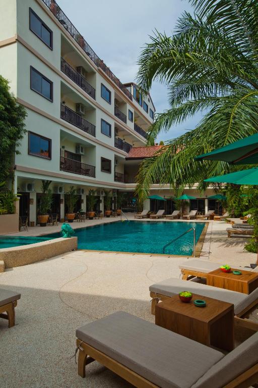Bazén v ubytování Baan Souy Resort nebo v jeho okolí