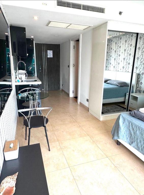 Postel nebo postele na pokoji v ubytování Centara Pattaya Apartment