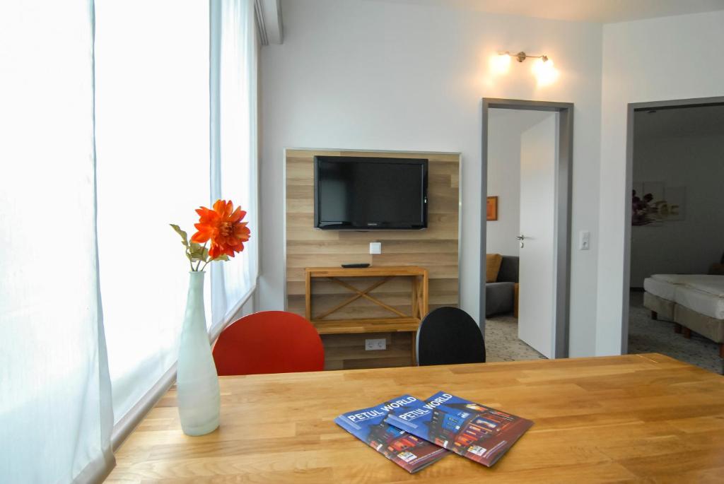 TV a/nebo společenská místnost v ubytování Petul Apart Hotel Am Ruhrbogen