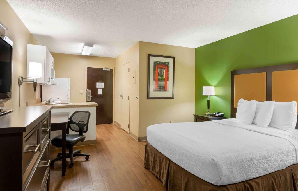 Postel nebo postele na pokoji v ubytování Extended Stay America Select Suites - Salt Lake City - Sandy