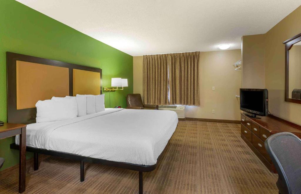 Postel nebo postele na pokoji v ubytování Extended Stay America Select Suites - Salt Lake City - Sandy