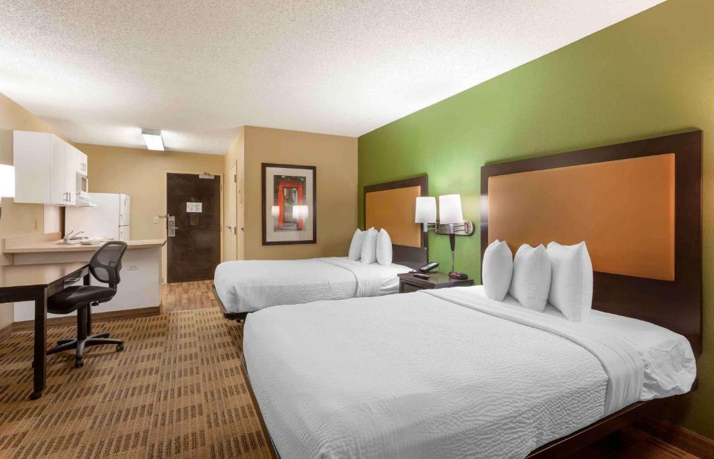 Postel nebo postele na pokoji v ubytování Extended Stay America Select Suites - Salt Lake City - Sandy