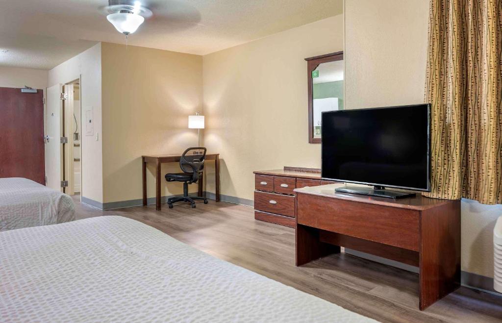 TV a/nebo společenská místnost v ubytování Extended Stay America Select Suites - Salt Lake City - Sandy