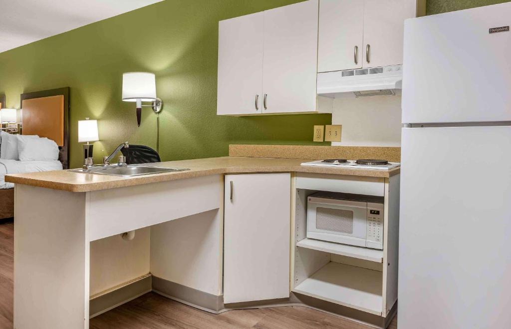 Kuchyň nebo kuchyňský kout v ubytování Extended Stay America Select Suites - Salt Lake City - Sandy