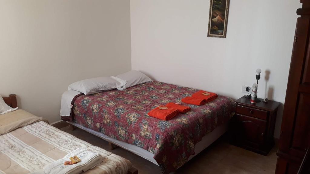 a bedroom with a bed and a nightstand with red shirts at Hermoso departamento de 1 dorm, con estacionamiento mediano in Resistencia