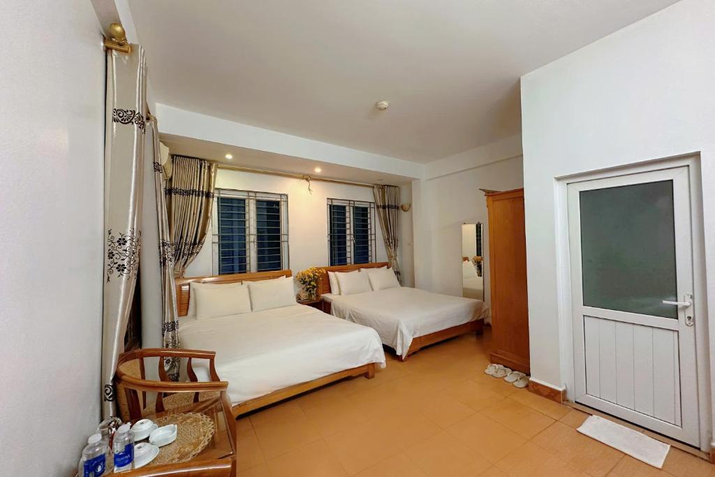 Postel nebo postele na pokoji v ubytování Hoang Gia Hotel Cau Giay