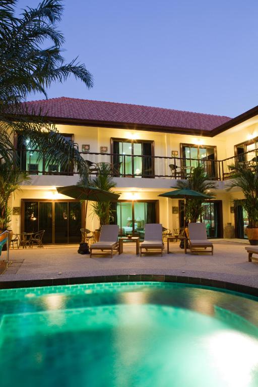 Bazén v ubytování Baan Souy Resort nebo v jeho okolí