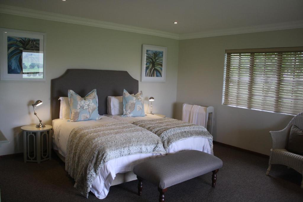 Un pat sau paturi într-o cameră la Elgin Guest House