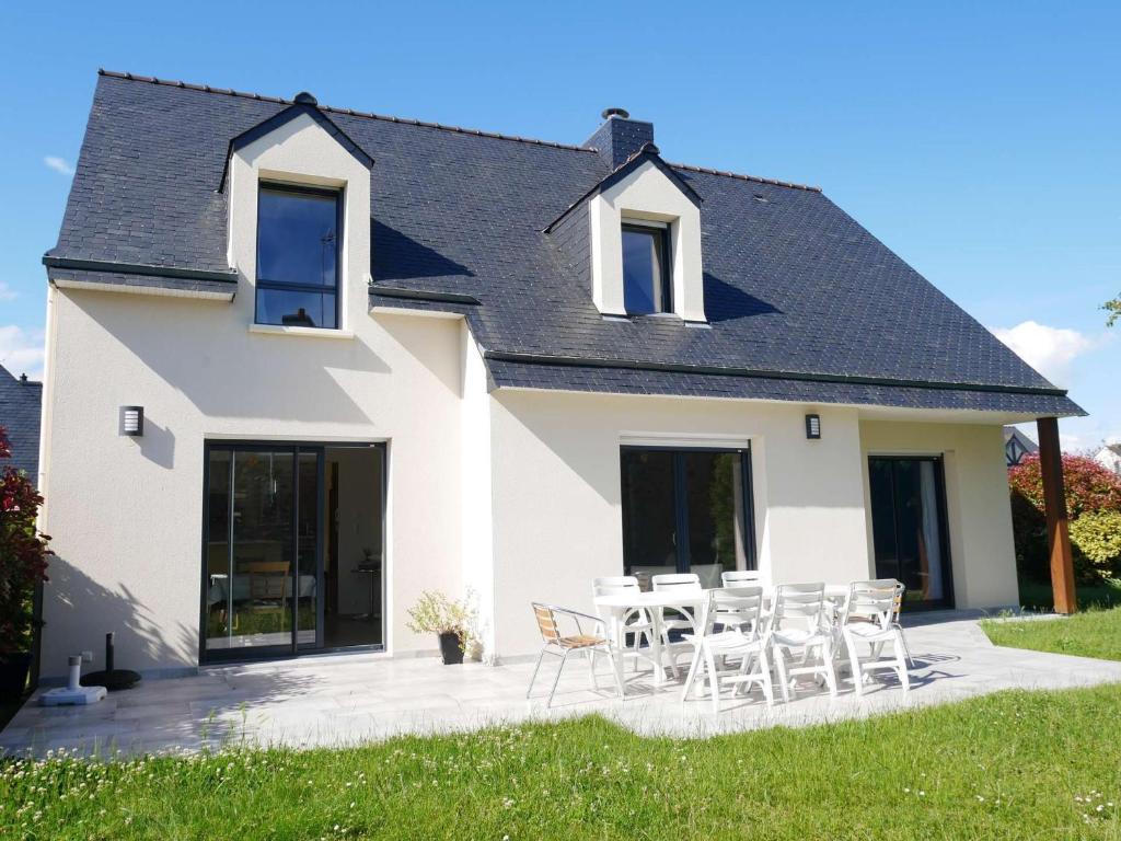 Photo de la galerie de l'établissement Maison 5 pièces avec jardin près des plages et Golf - FR-1-479-209, à Belz