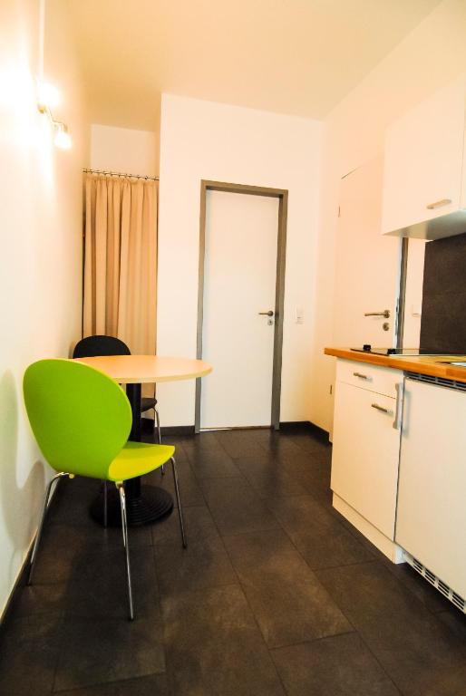 Kuchyň nebo kuchyňský kout v ubytování Petul Apart Hotel Am Ruhrbogen
