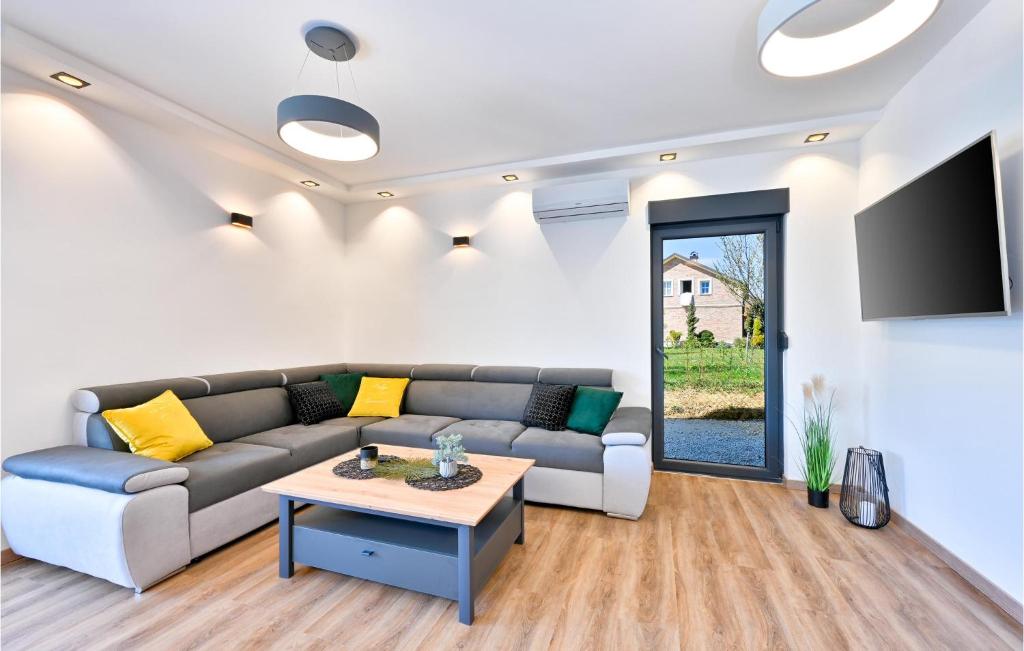 Beautiful Home In Stubicke Toplice - Casa De Vacaciones De Cinco Habitaciones