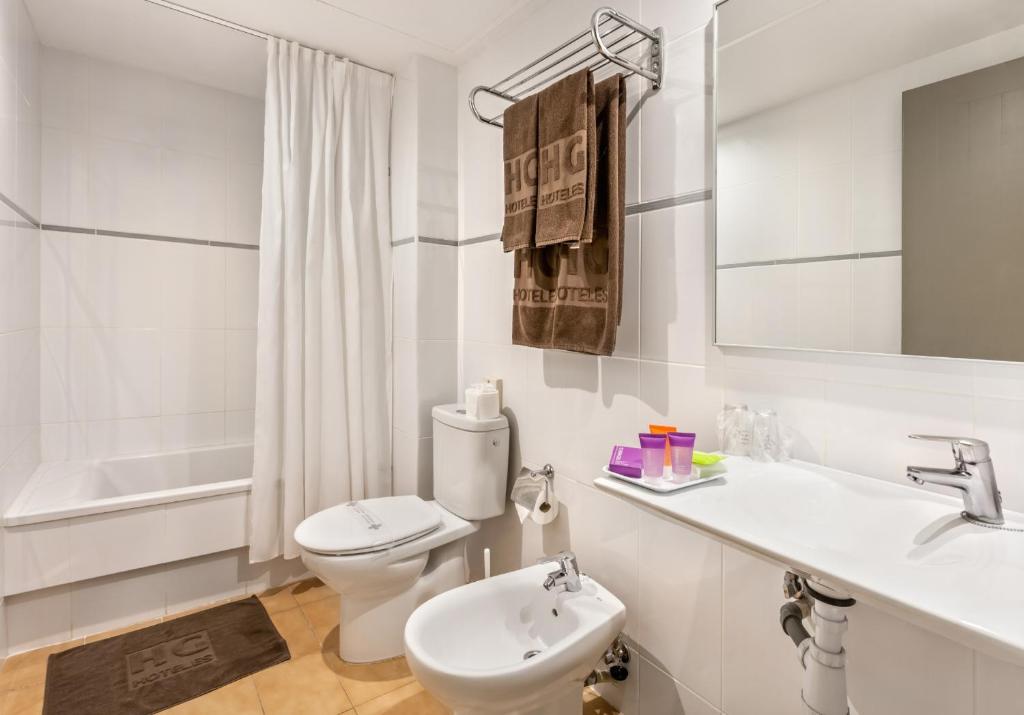 Koupelna v ubytování Apartamentos HG Cristian Sur