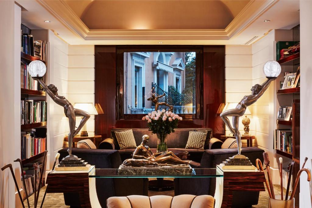 Posezení v ubytování Hotel Lord Byron - Small Luxury Hotels of the World