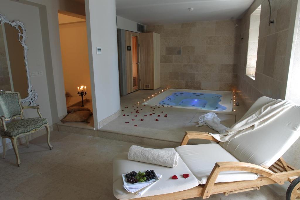 Bazén v ubytovaní Boutique Hotel Vela Vrata alebo v jeho blízkosti