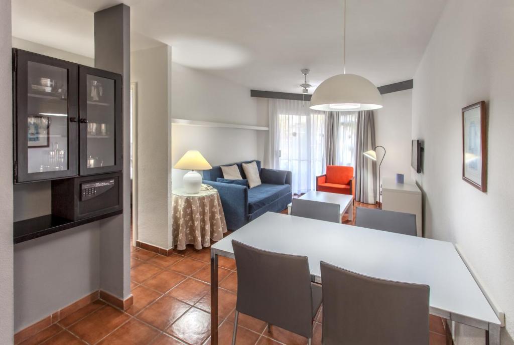 HG Tenerife Sur - One-Bedroom Apartment (2 Adults + 2 Children)