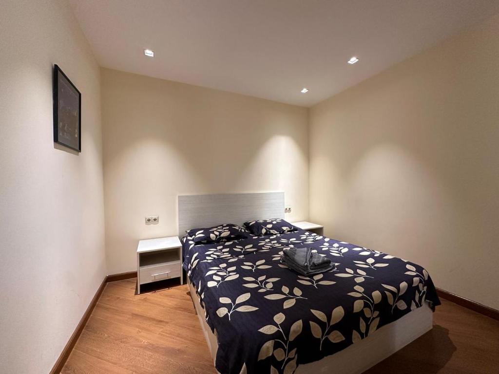 Giường trong phòng chung tại Noy Art apartments