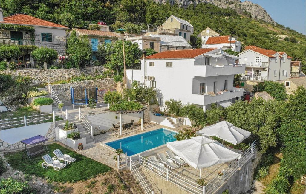 Bazén v ubytování Apartment Mimice Mimice Brig Ii nebo v jeho okolí